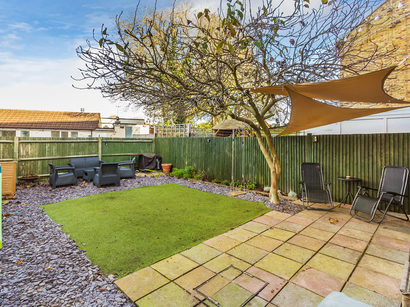 3 Bed House Townhouse To Rent in Horley